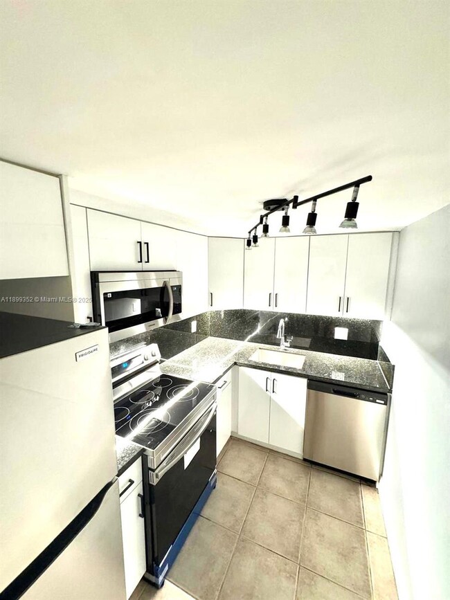 Photo - 400 NE 18th Ave Unit 206