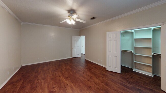 Photo - Spacious 4/2 Walking Distance to Campus & ... Unit C