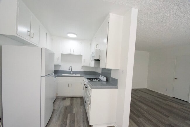 Photo - 10847 Kling St Unit 03