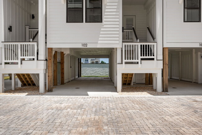 Photo - 902 S Virginia Dare Trl Townhome