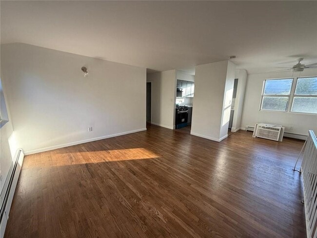 Photo - 120-36 Marsden St