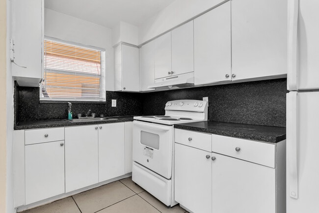 Photo - Updated 1bd Apartments - Walk to Young Cir...