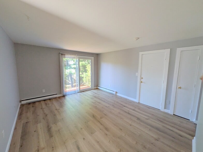 22 Hampson St