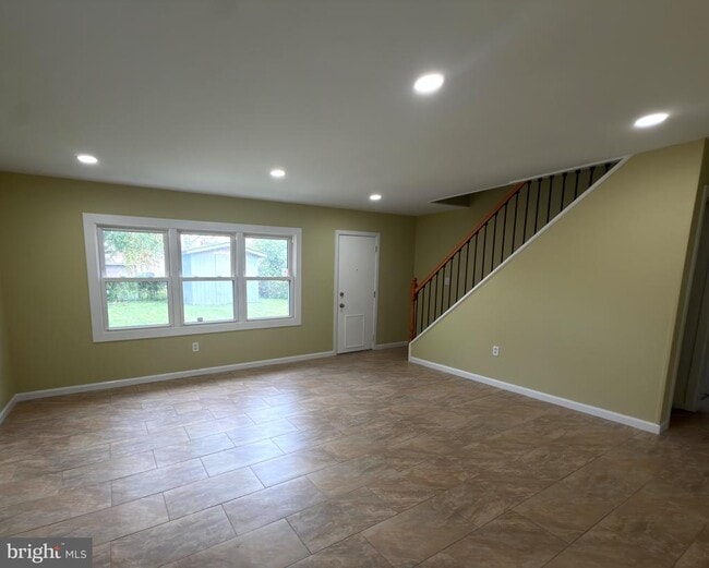 Photo - 54 Plumtree Ln
