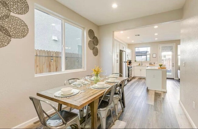 Photo - 1030 W Prescott Ave