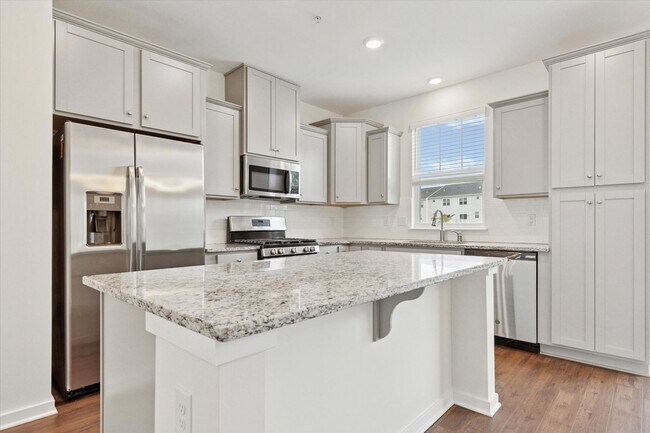 Photo - Available Immediately – 3 Bedroom / 2.5 Ba...