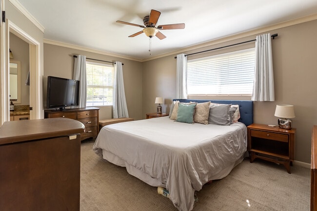 Master - 2040 W Cambridge Ave