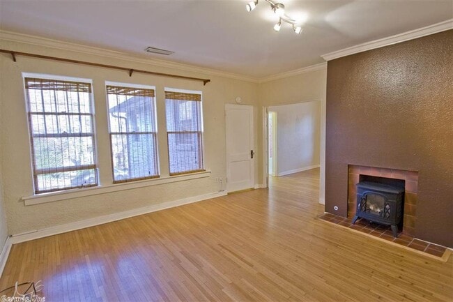Building Photo - 1315 Kavanaugh Blvd Unit 1315 Kavanaugh Apt. 4