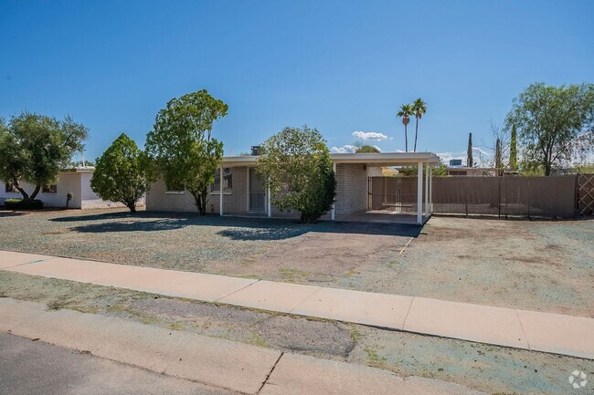 Building Photo - Cozy East Tucson 3-Bedroom with Private Ya... Rental