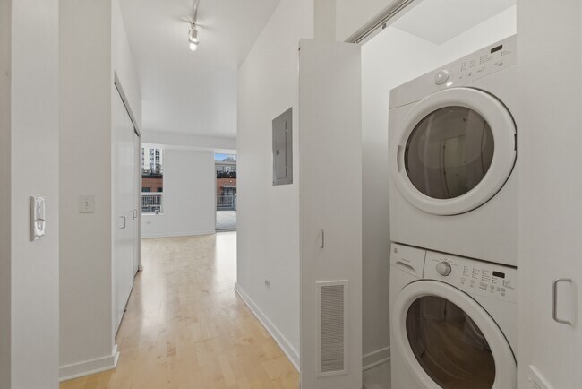 Photo - 330 West Grand-808 Unit 808