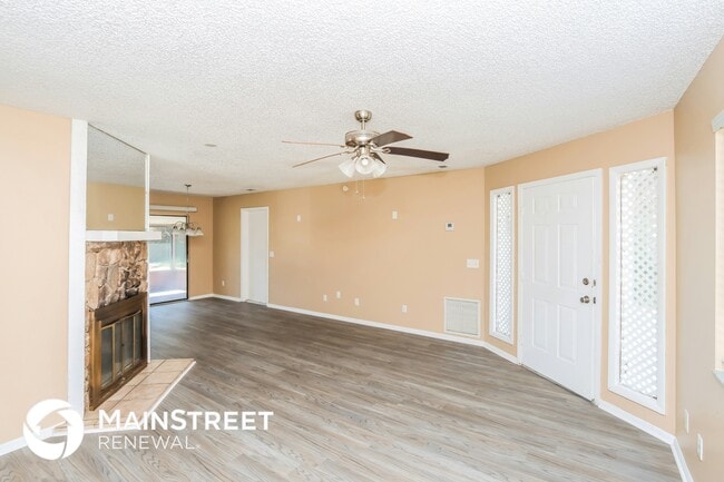 Photo - 428 Trumpet St SW