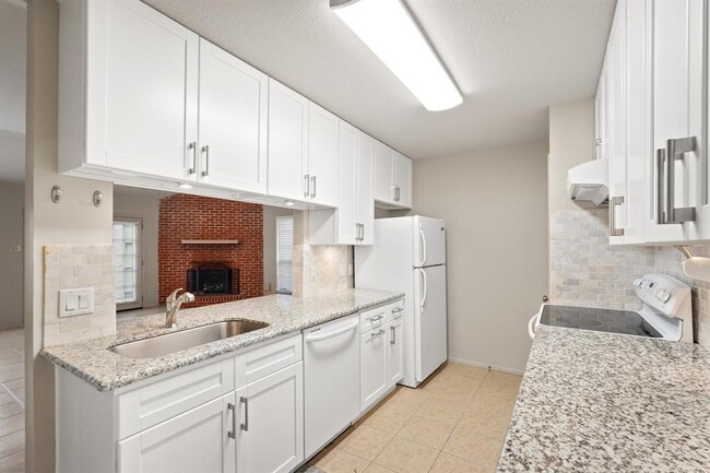 Photo - 10834 Lynbrook Dr Apartment Unit B