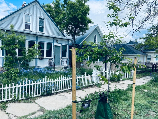Building Photo - 314 E 19th St Rental