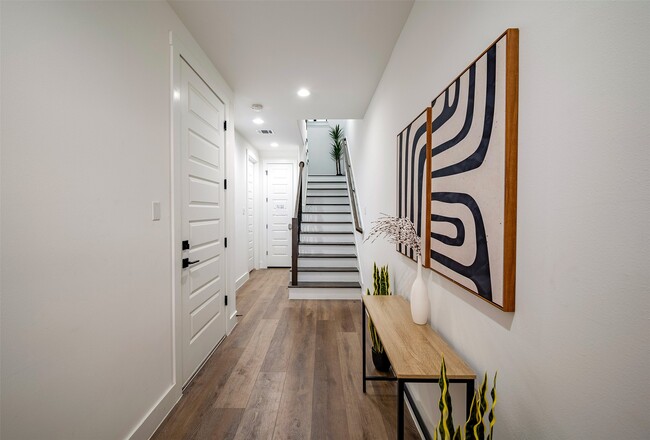 Photo - 1305 E 27th St