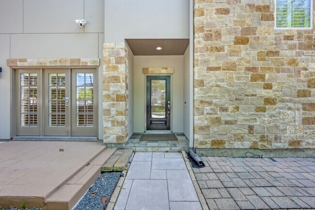 Photo - 2101 Elmen St