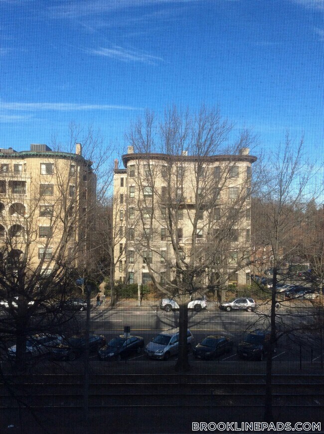 Photo - 1077 Beacon St Unidad 6