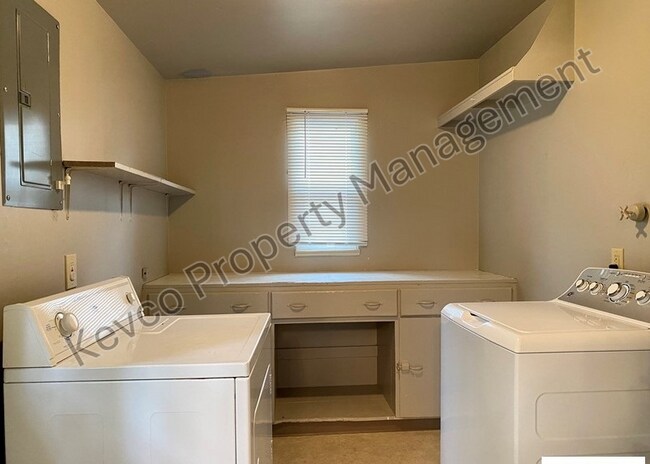 Photo - 711 W Prospect Rd