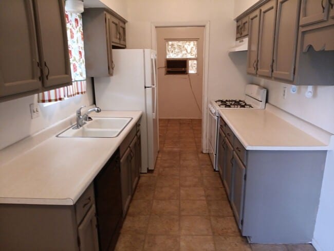Photo - Cozy 4-bedroom, 2-bathroom home! SHOWINGS ...