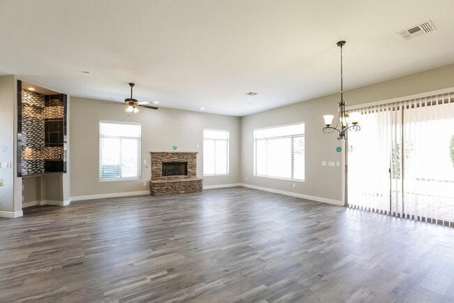 Photo - 2102 E Fawn Dr