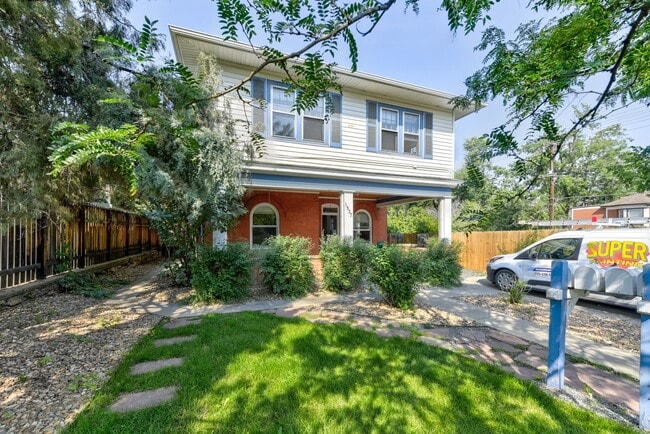 Building Photo - 1537 9th St Unit 4