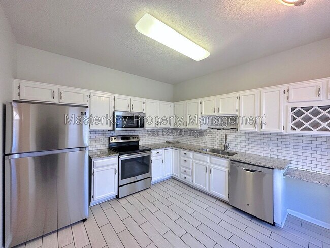 114 Pointe Crest Ct