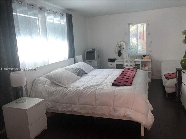 Photo - 9971 W Bay Harbor Dr Unit 101