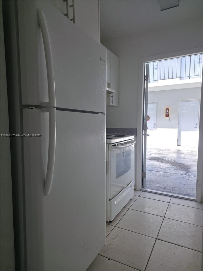 Photo - 2040 NE 170th St Unit 2