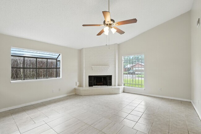 Building Photo - 8611 Valley Ledge Dr