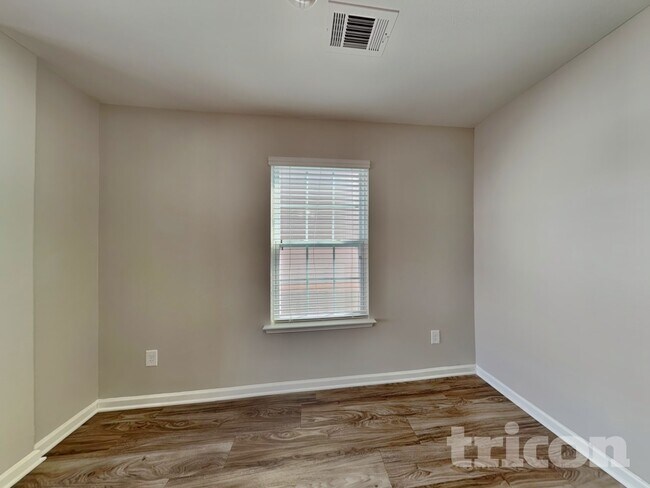 Photo - 1935 Windy Willow Ln