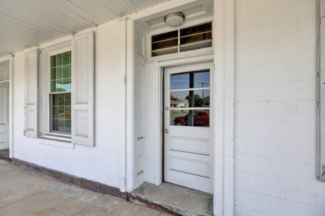 Photo - 2693 W Philadelphia Ave Unit #2 - 1st Floor 3br