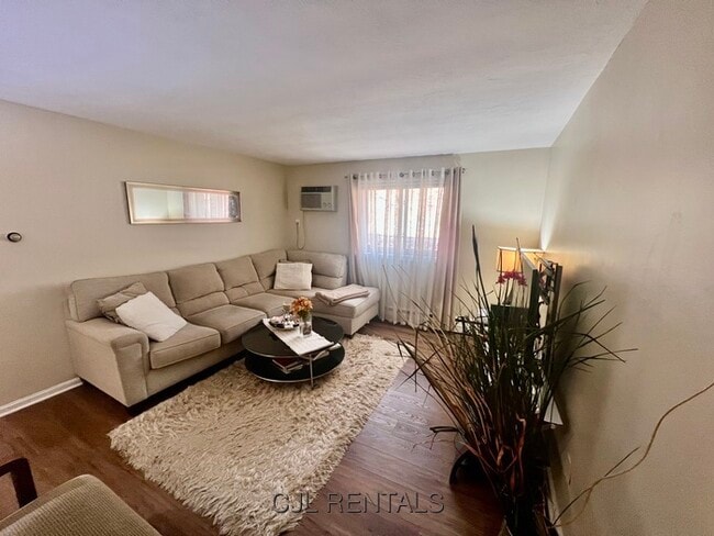Photo - 44 Lionel Ave Unit B