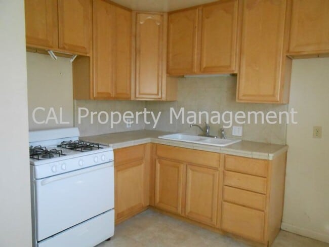 Photo - HAM-1214 -1216 CLAREMONT ST. Unidad 1214 Claremont Street