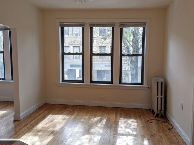 Photo - 2704 N Sawyer Ave Unit 207