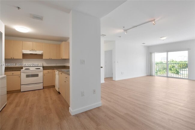 Photo - 2280 SW 32nd Ave Unit 315