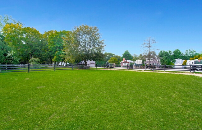 Photo - 558 N Roast Meat Hill Rd