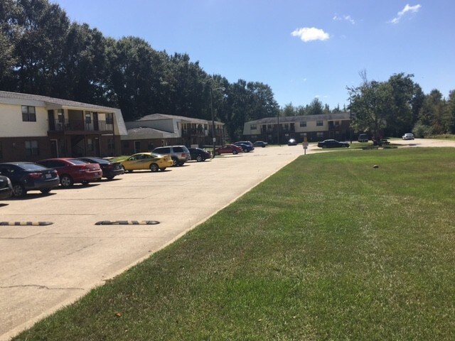 Parkwood Apartments - Parkwood Apartments