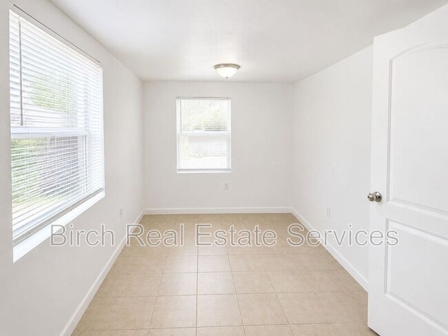 Photo - 1725 Preston St S