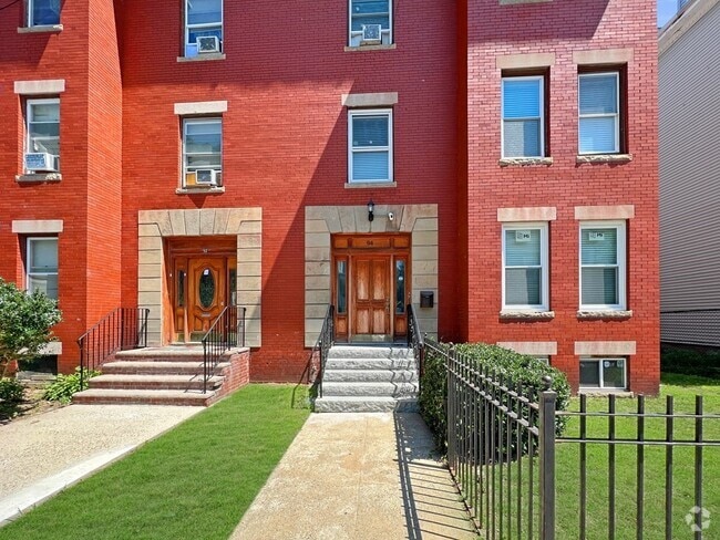 Building Photo - 94 Winthrop St Unit 2 Rental
