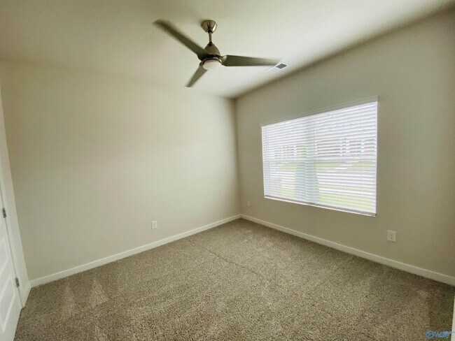 Photo - 408 Edgebrook Dr