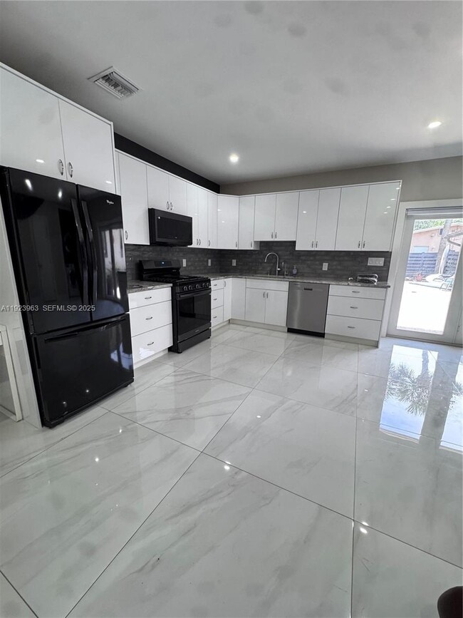 Photo - 755 N Crescent Dr Unit B