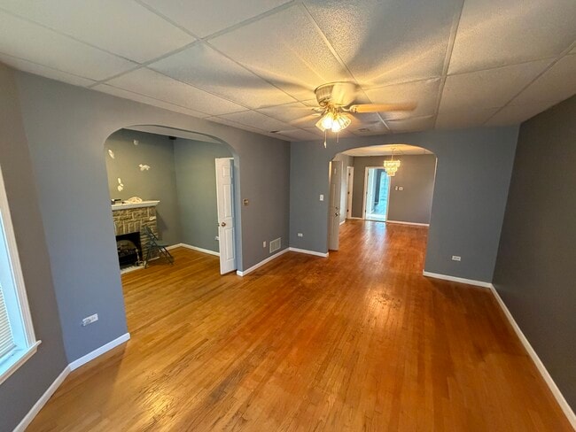 Building Photo - 4710 W Jackson Blvd Unit 2