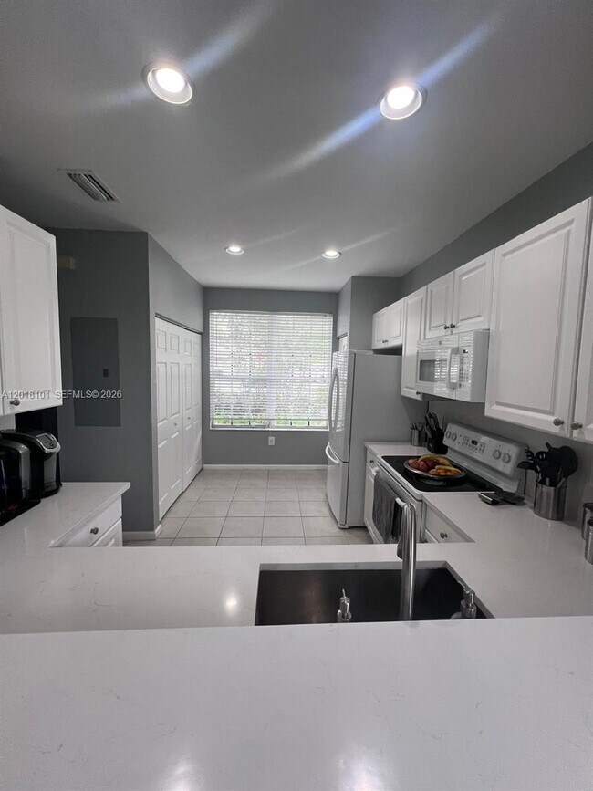 Building Photo - 681 NW 42nd Ave