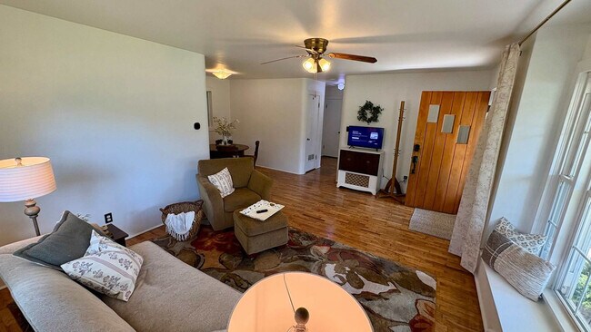 Photo - 207 E Franklin St Unit SI ID1520952P