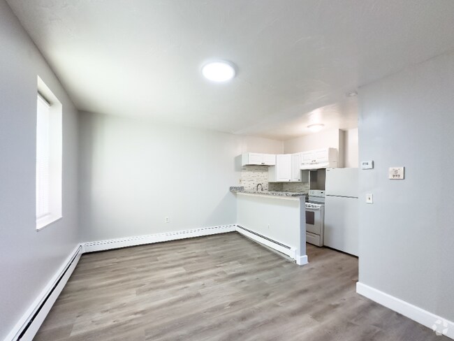 Building Photo - 572 Essex St Rental