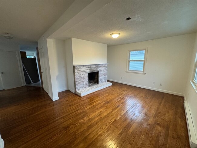 Photo - 33-35-35 Hitchcock St Apartment Unit 2