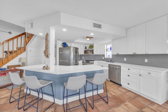 Photo - 170 Seabreeze Cir