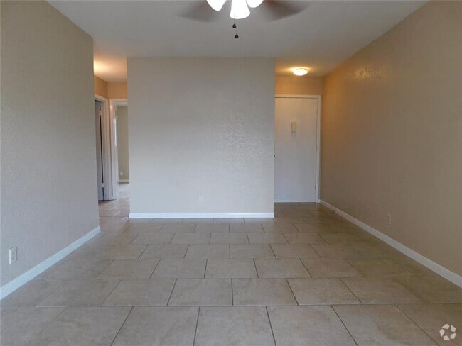 Building Photo - 2600 Penny Ln Unit 201 Rental
