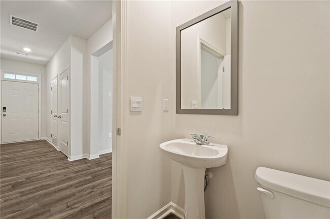 Photo - 211 Stoneybrook Dr
