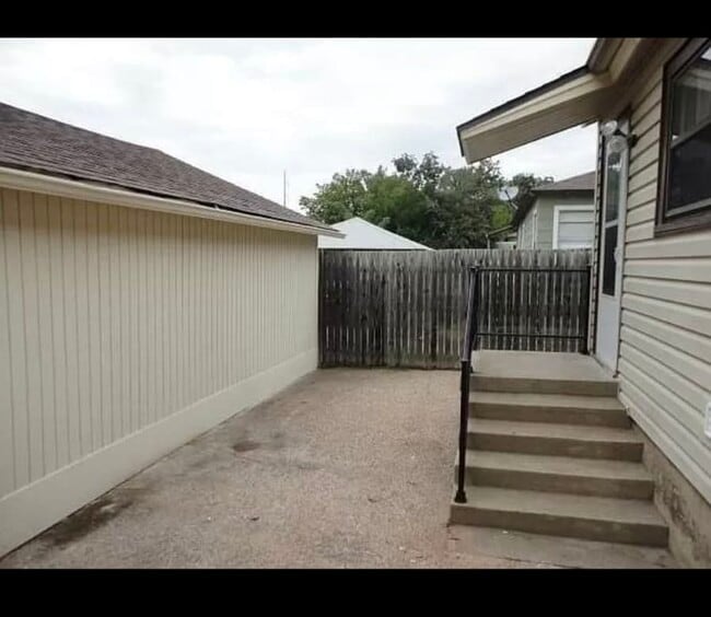 Photo - 219 Merritt St Unit 2