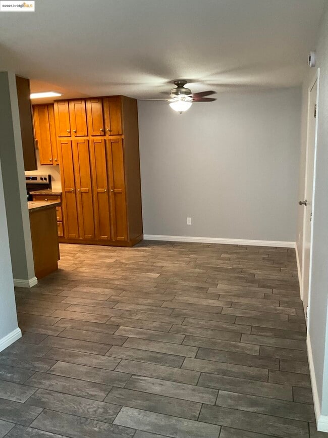 Photo - 223 E Trident Dr